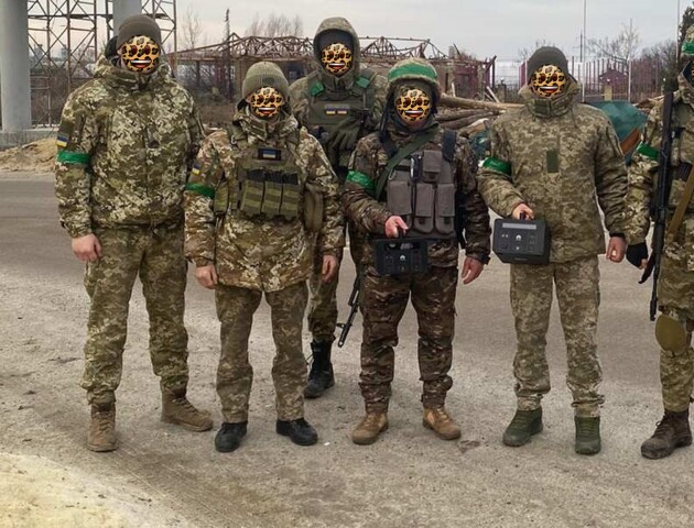 Волинські дорожники купили для військових дві портативні зарядні станції Huawei