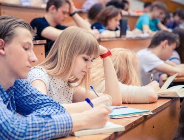 Приватні виші вперше навчатимуть «на державному»