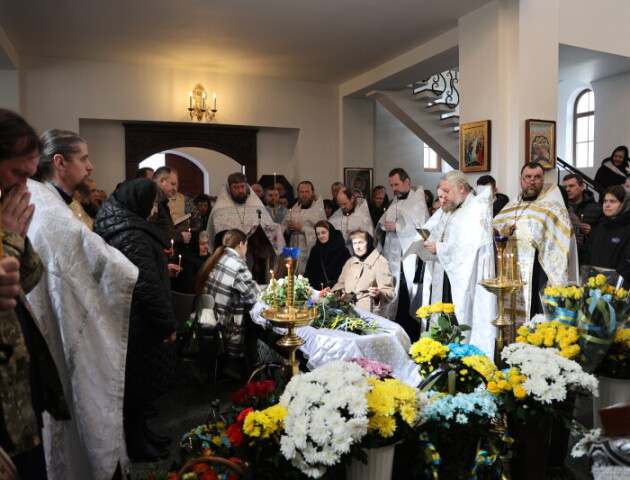 Лучани попрощалися із загиблим Героєм Артемом Павлюком