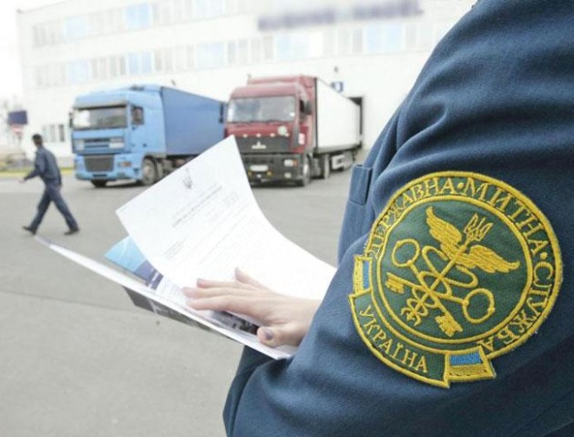 Щодня Волинську митницю перетинають близько тисячі вантажівок