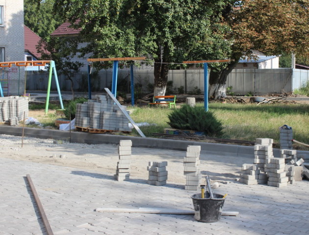 Біля двох будинків у Луцьку наведуть лад за 180 тисяч гривень