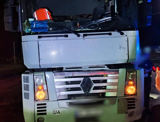 ДТП на Волині: вантажівка збила чоловіка, який перебігав дорогу