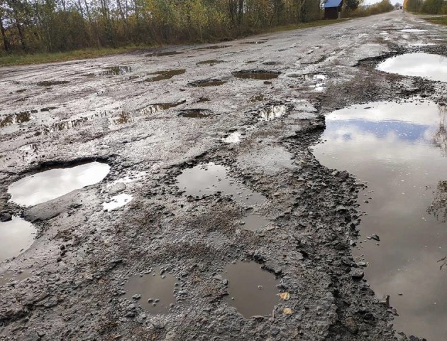 «Труба повна»: дорога на Волині – суцільні ями. ФОТО