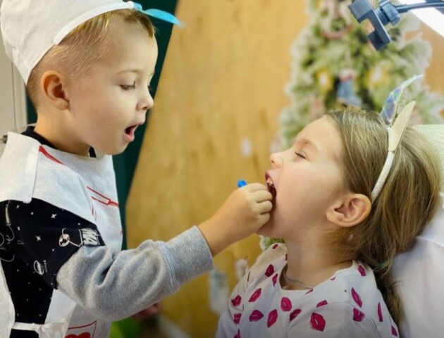 Чому важливо лікувати молочні зуби?