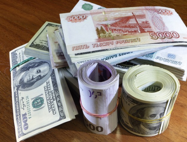 Курс валют на 22 травня:  євро і долар не припиняють падати