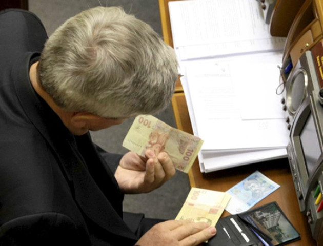 Депутати Верховної Ради підняли собі зарплату