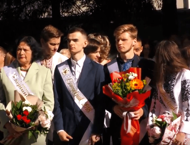 У луцьких школах відлунав останній дзвінок. ВІДЕО