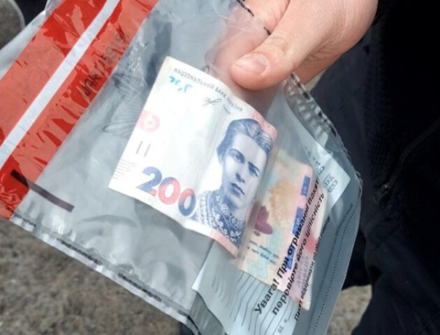 На Волині чоловік за 200 гривень намагався відкупити сина-порушника від патрульних
