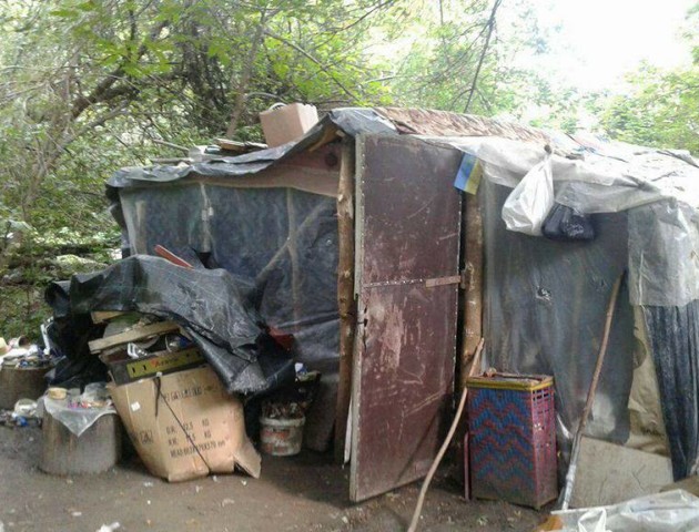 На березі Стиру демонтували «житловий квартал» безпритульних. ФОТО