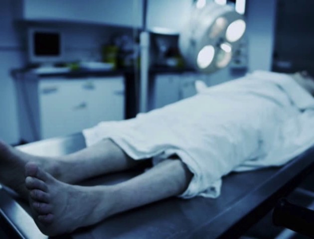 У Луцьку в підвалі багатоповерхівки знайшли тіло чоловіка. ВІДЕО