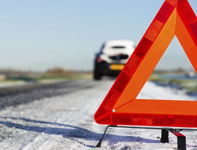 Водій злетів в кювет: волинян попереджають про небезпеку на дорогах. ФОТО