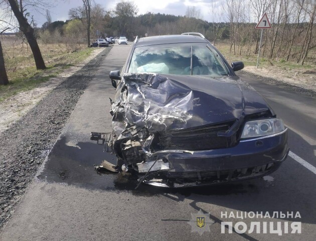 Під Луцьком п'яний водій Audi зіткнувся з BMW. Постраждалу госпіталізували