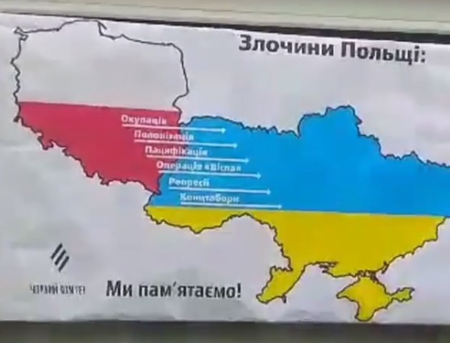 На консульстві Польщі вивісили дошку польських злочинів проти України. ВІДЕО