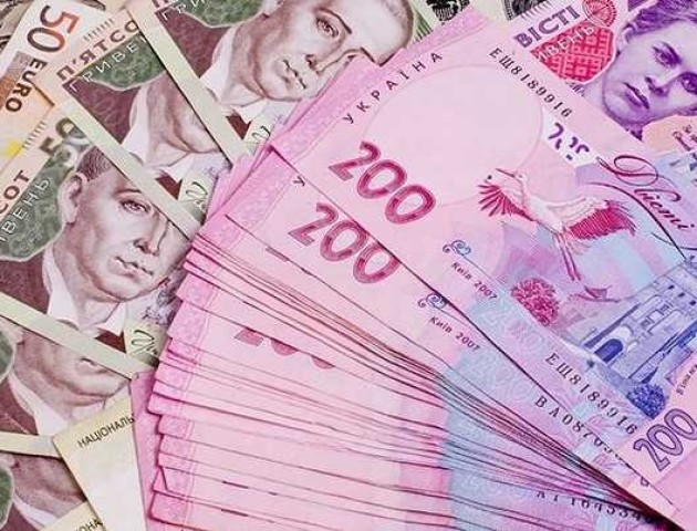 У Кабміні назвали зарплату, яка зупинить трудову еміграцію українців до Європи