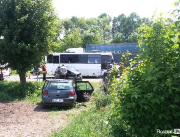 ДТП на Волині: автомобіль «на бляхах» злетів у кювет. ФОТО