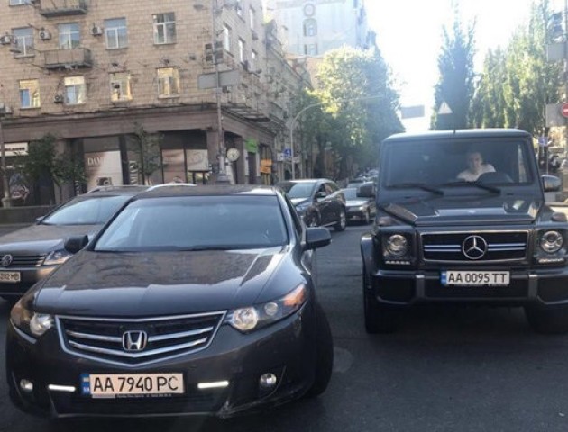 У Києві зловили молодиків, які побили нардепа Мустафу Найєма. ФОТО
