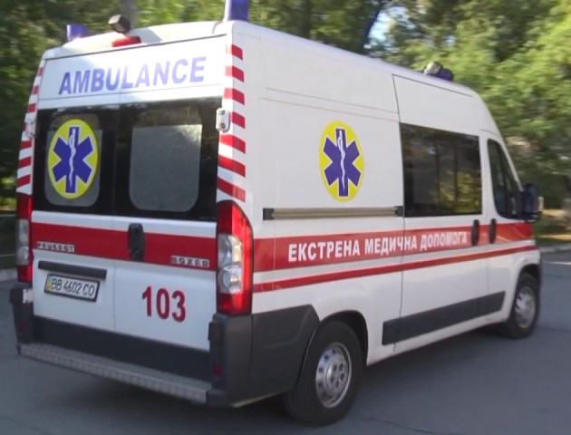 Медики прокоментували стан чоловіка, який зістрибнув з мосту