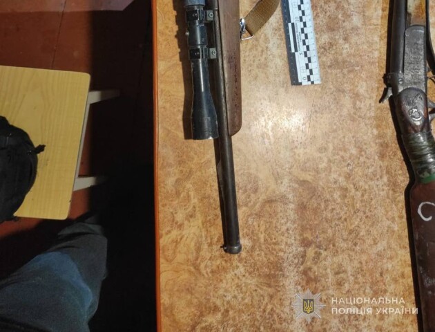 У волинянина, який «кошмарив» рідних, знайшли зброю й боєприпаси