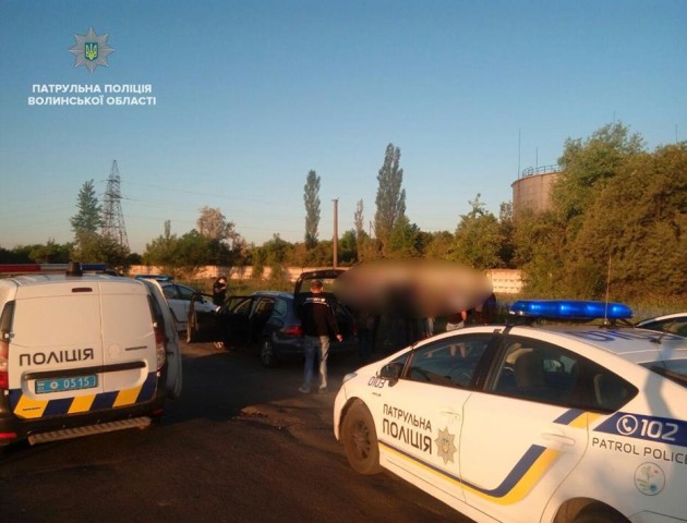 У Луцьку троє чоловіків вкрали авто. ФОТО