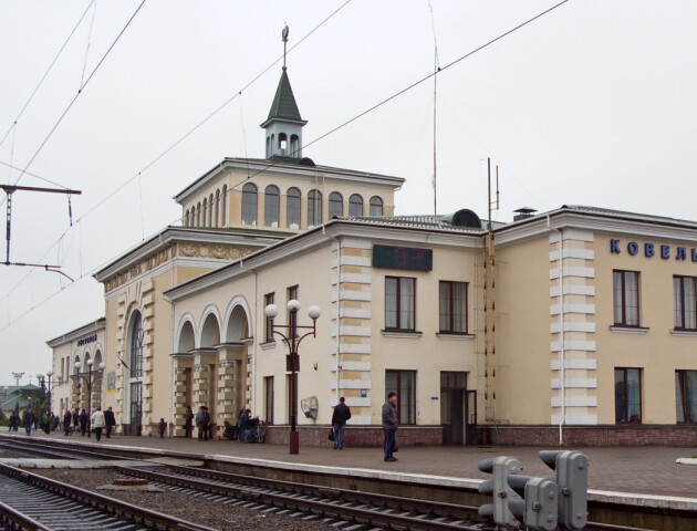 Волинянка поцупила мобільник в 26-річного чоловіка, який заснув на вокзалі
