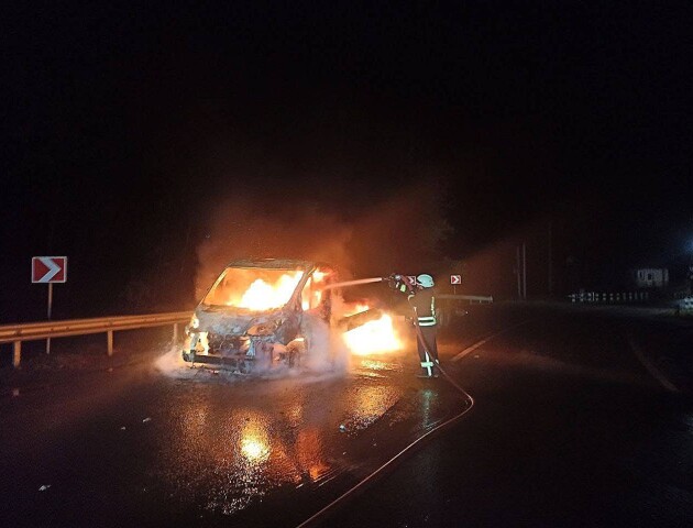 На Волині неподалік залізничного переїзду згорів автомобіль. ФОТО