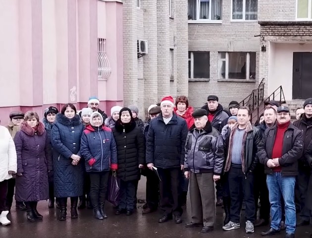 Мешканці проблемного гуртожитку в Луцьку записали звернення до Порошенка. ВІДЕО