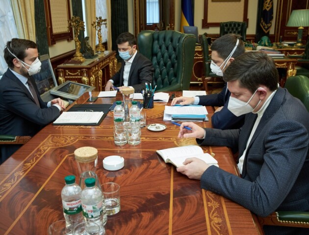 «Усі в масках». У Зеленського хочуть посилити карантин та відправити декілька медиків до Італії