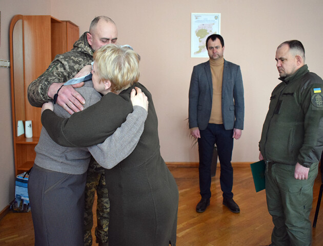 Сім’ї загиблого гвардійця з Волині передали його посмертну нагороду. ФОТО