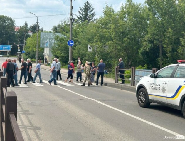 У Луцьку зупинили похорон воїна і перекрили дорогу, бо не вірять у його природну смерть