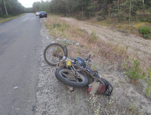 На Волині «злетів» з дороги мотоцикліст: чоловік в реанімації