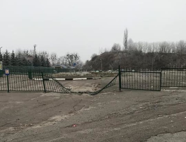 На Волині контрабандисти прорвали кордон і порізали шини сбушникам. ФОТО