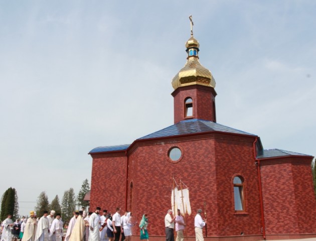 На луцькому кладовищі в Гаразджі освятили храм
