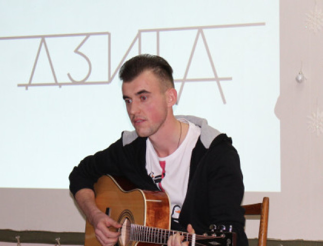 У Луцьку – літературно-акустичний вечір «Дзиґа», для закоханих пар і тих, хто хоче знайти кохання