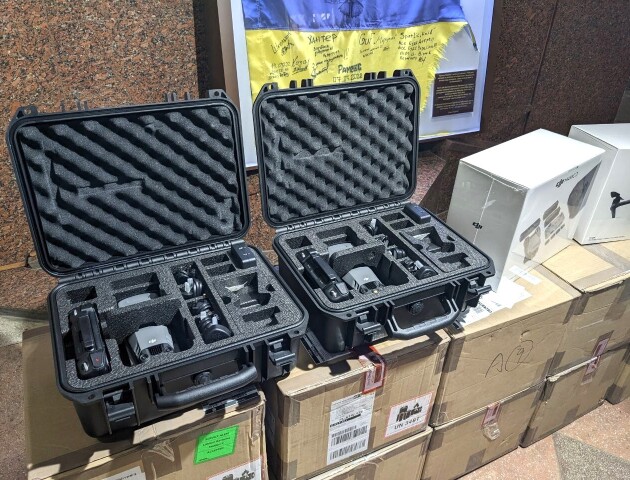 Громада на Волині закупила для військових квадрокоптери та зарядні станції