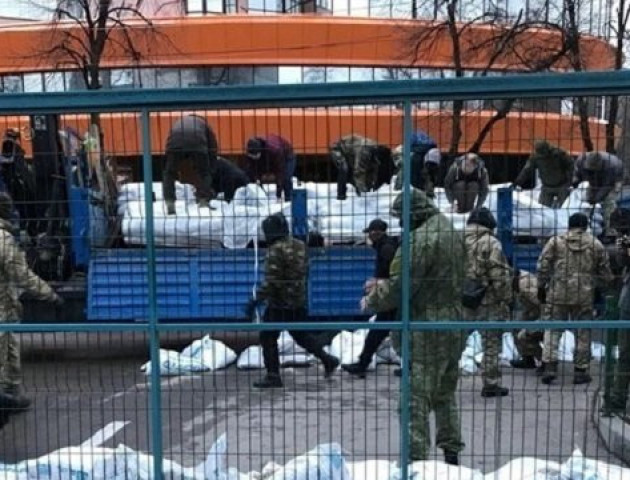 Активісти зняли блокаду з телеканалу NewsOne