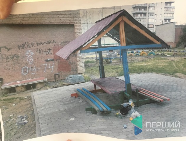 Лучани незадоволені новими лавочками