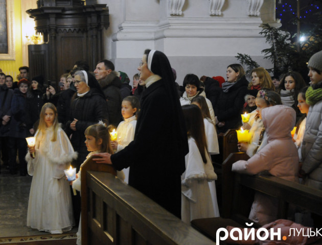 Меса напередодні Різдва у луцькому костелі. ФОТО