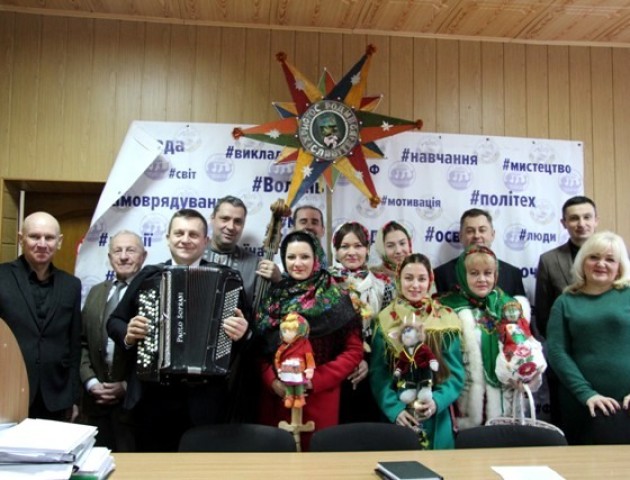 «Різдвяна пісня» Луцького НТУ привітала лучан зі святами. ФОТОРЕПОРТАЖ
