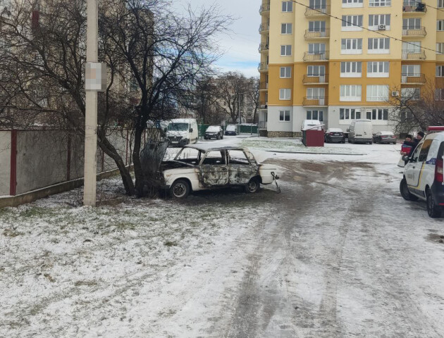 На Волині молодик вкрав авто і підпалив. ФОТО