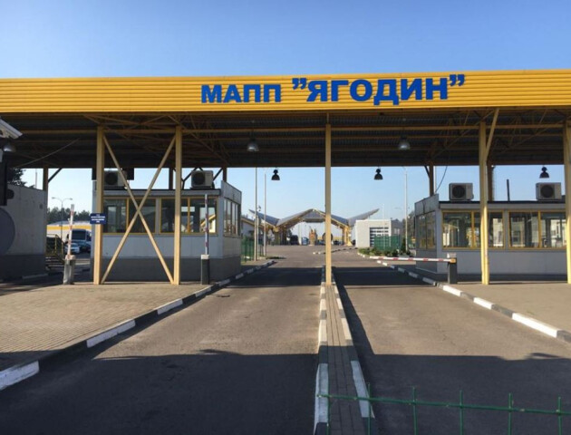 «Благодійник» з Волині намагався незаконно ввезти в Україну авто під приводом гумдопомоги