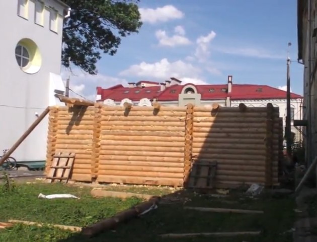 В історичній частині Луцька – нове скандальне будівництво. ВІДЕО