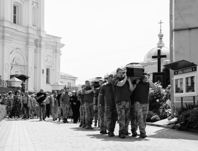 Луцька громада провела в останню дорогу трьох загиблих Героїв. ФОТО
