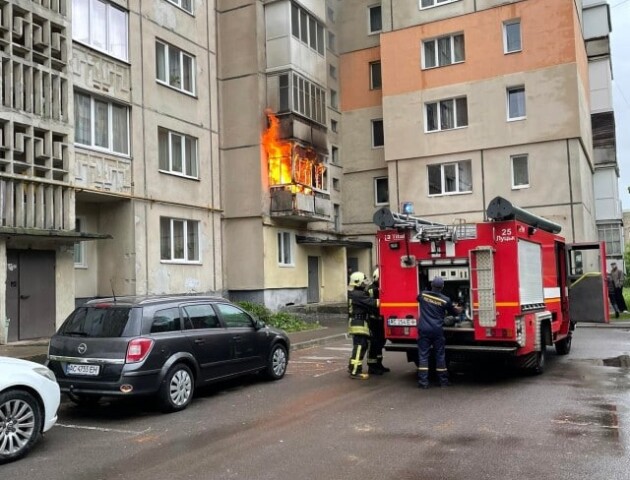 У Луцьку горів балкон в багатоповерхівці: подробиці пожежі
