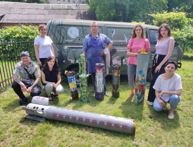 На Волині колектив художньої школи зобразив бойовий шлях на машині з фронту