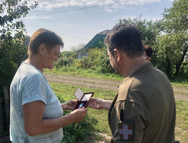 Матері загиблого Героя з Волині вручили нагороду сина