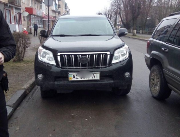 У Ковелі водій Land Cruiser напав на поліцію. ВІДЕО