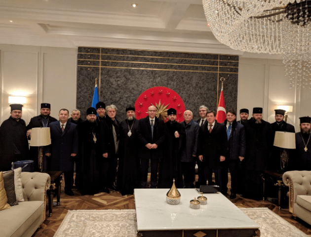 Митрополит Михаїл поїхав за Томосом у складі української делегації