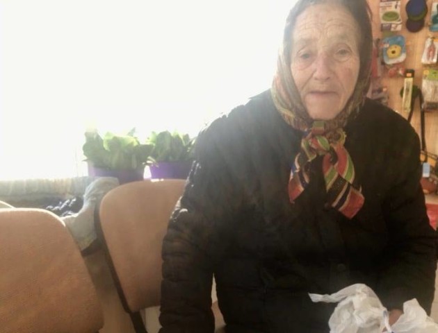 «Назбираю грошей або позичу»: як пенсіонерка з Луцька врятувала підкинуту кішку