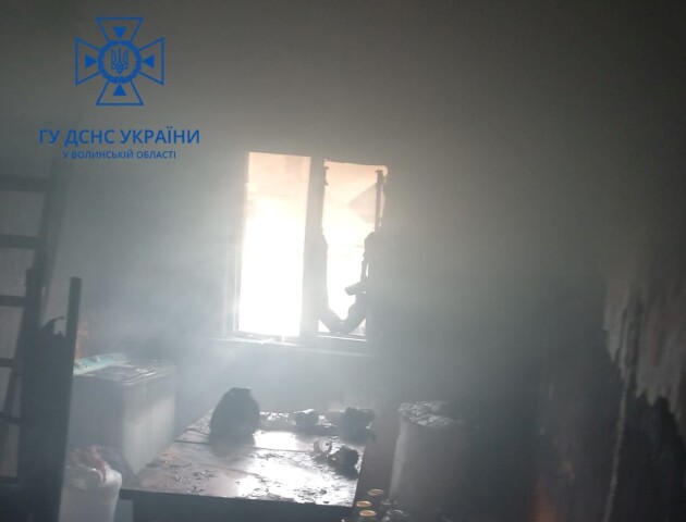 На Волині в пожежі ледве не загинув чоловік з інвалідністю. ФОТО