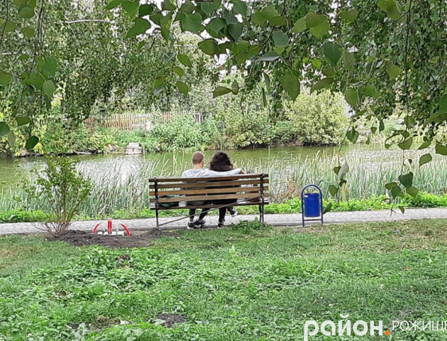 У місті на Волині облаштують освітлення в парку. ФОТО